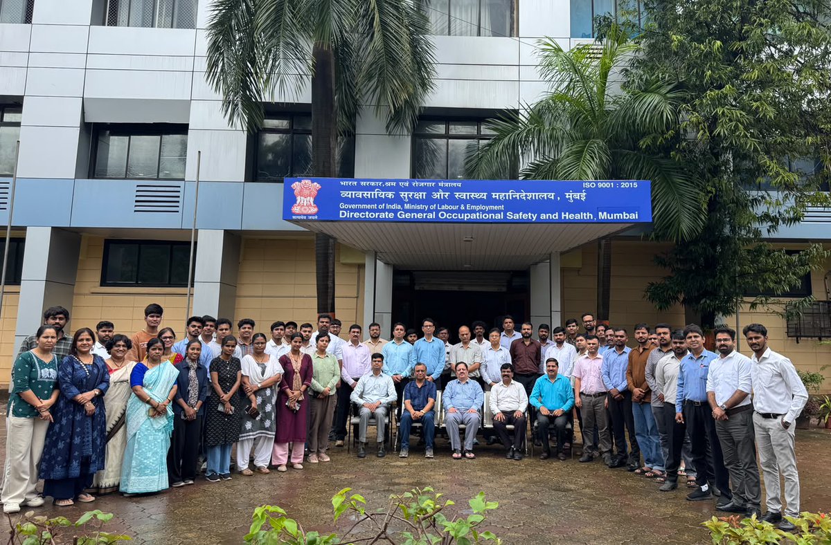 DGFASLI1's tweet photo. ADIS Batch 2026–27, a one-year full-time course for safety professionals, inaugurated at CLI Mumbai by Shri Vikas Chand Chaturvedi, JS & DG, DGOSH, promoting professional competence and safer workplaces. #ADIS #DGOSH #CLIMumbai https://t.co/Ta14ZHR03l