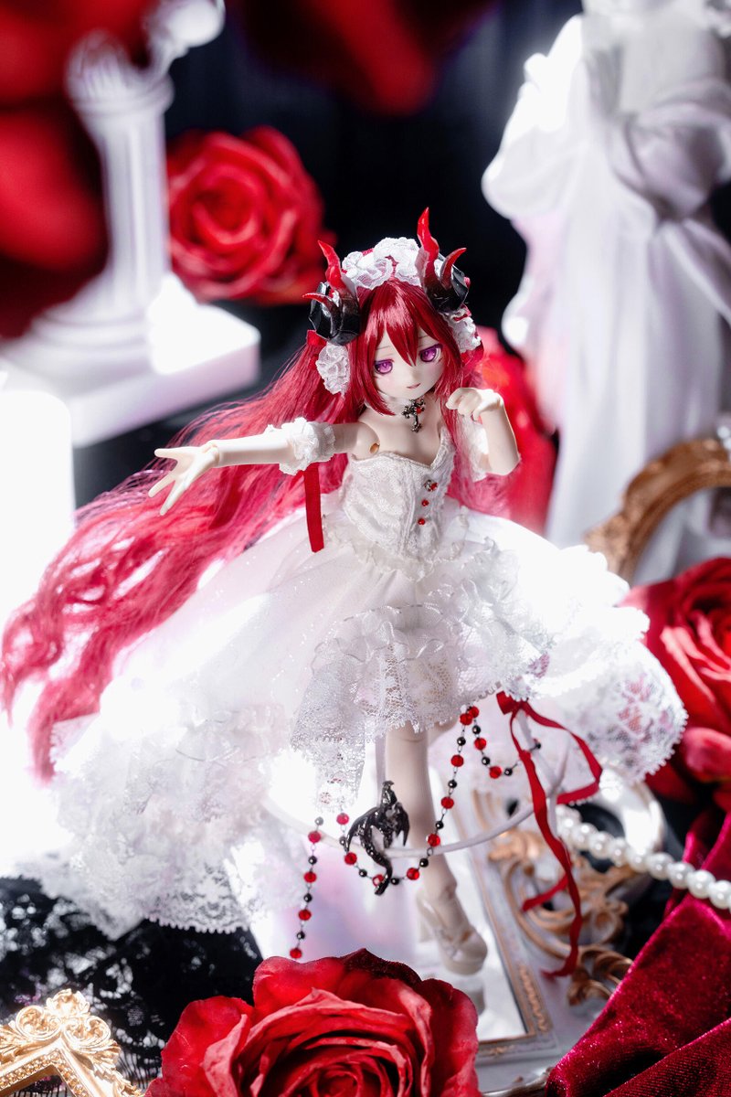 hermeow_shop's tweet photo. 🆕ブラインドドール新作速報&受付予告🆕
オリジナルの特1/6スケール植毛✖️入れ目タイプのBJDブラインドドールシリーズ「時の隙とオルゴール」の単品ドール、
終焉の焔竜「ルビナ」は最新公式写真が届いた❣

本店では正規代理店として、明日8/17(火)21時より数量限定で予約受付を開始いたします💖
受付開始まで、どうぞ���楽しみに✨

本商品の相関ツイート：
https://t.co/A28iEzTOAs