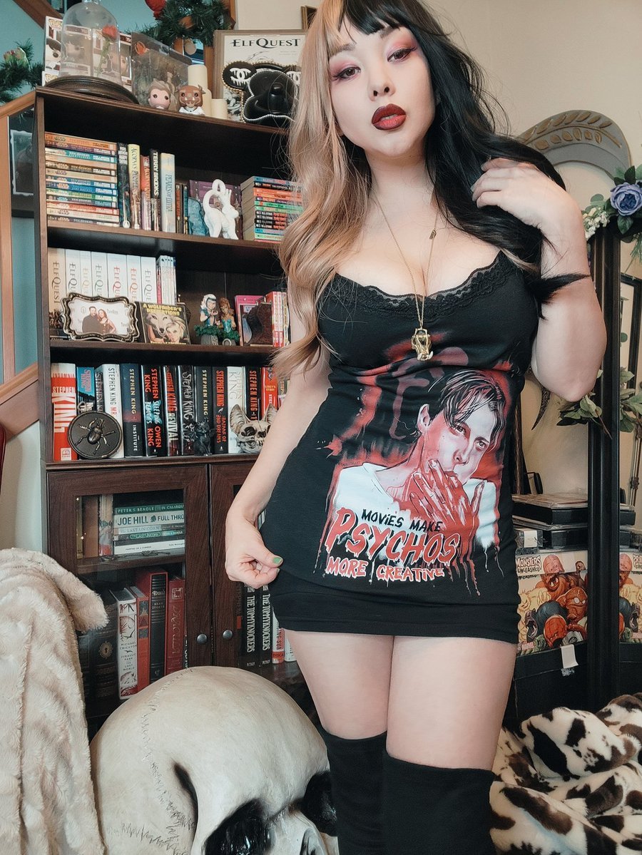 BrianSpencerCos's tweet photo. Happy #MiaMonday. Showcasing some nice pictures of @AniMiaOfficial ❤️ with some of her cool stuff in the background. #AniMia #Beautiful #Fashion https://t.co/xfDcLvdXdm