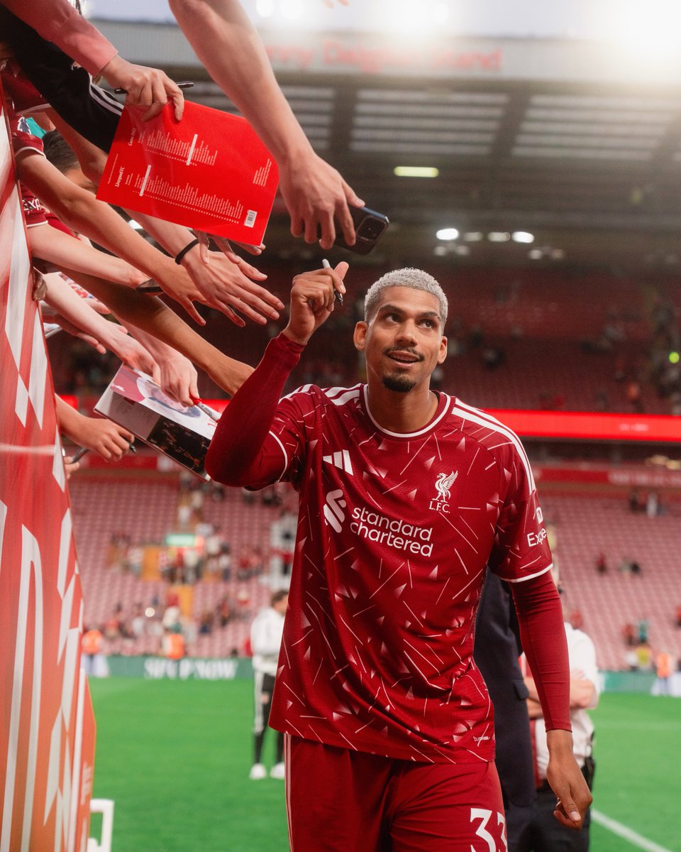 LFC's tweet photo. Ronald meeting the Reds 👋🔴 https://t.co/cOacBMSCYv
