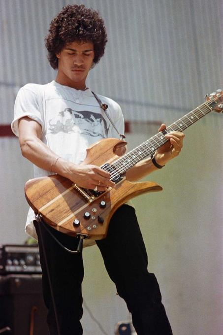 TheExtremeMusi1's tweet photo. Slash at Fairfax Highschool, 1982. 

📷 Marc Canter. https://t.co/Se4CcMpGBe