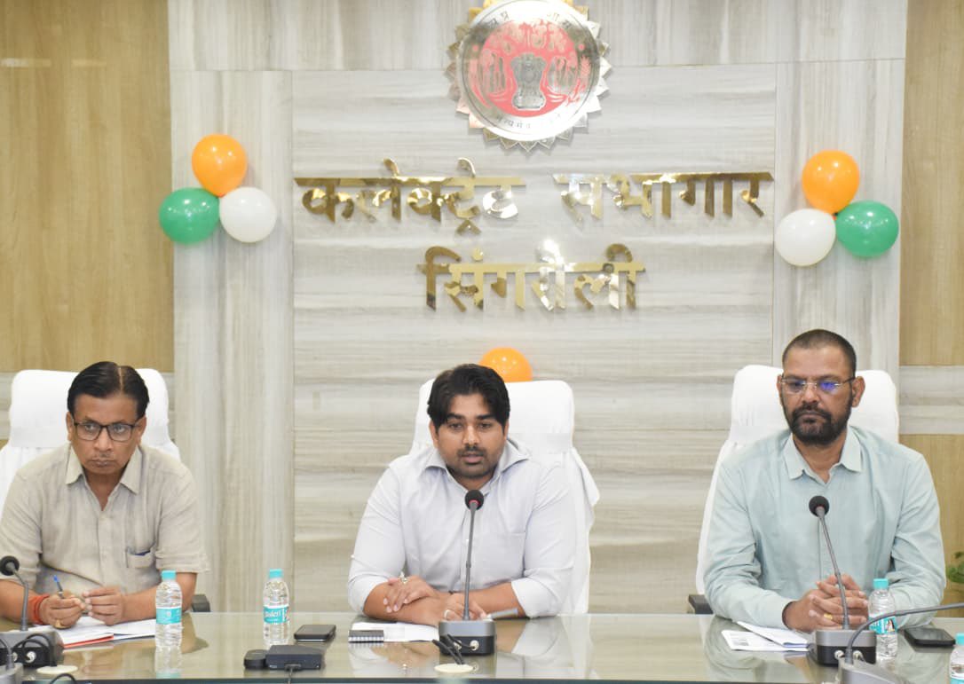 CollectorSGL's tweet photo. तेलाई-मकरोहर मार्ग क्षतिग्रस्त होने पर संबंधित अधिकारी एवं कॉन्ट्रैक्टर से क्षतिपूर्ति वसूली के निर्देश

MPRDC क्षतिग्रस्त सड़क का तत्काल निर्माण एवं मरम्मत कार्य करे पूर्ण

अतिवृष्टि से क्षतिग्रस्त पुल-पुलियों की जांच कर दोषी निर्माण एजेंसियों पर करें दंडात्मक कार्रवाई:- कलेक्टर https://t.co/Q4ge7JhCqp