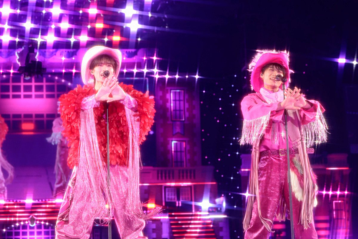 alosmile_1026's tweet photo. ⬇️6年前                                  現在⬇️

いや、こんな未来があるだなんて誰も想像できないだろwwwwwwwwwwwwwww
(世界にありがとう。)
https://t.co/tq8bphoXjM https://t.co/TVu7PLmnyc