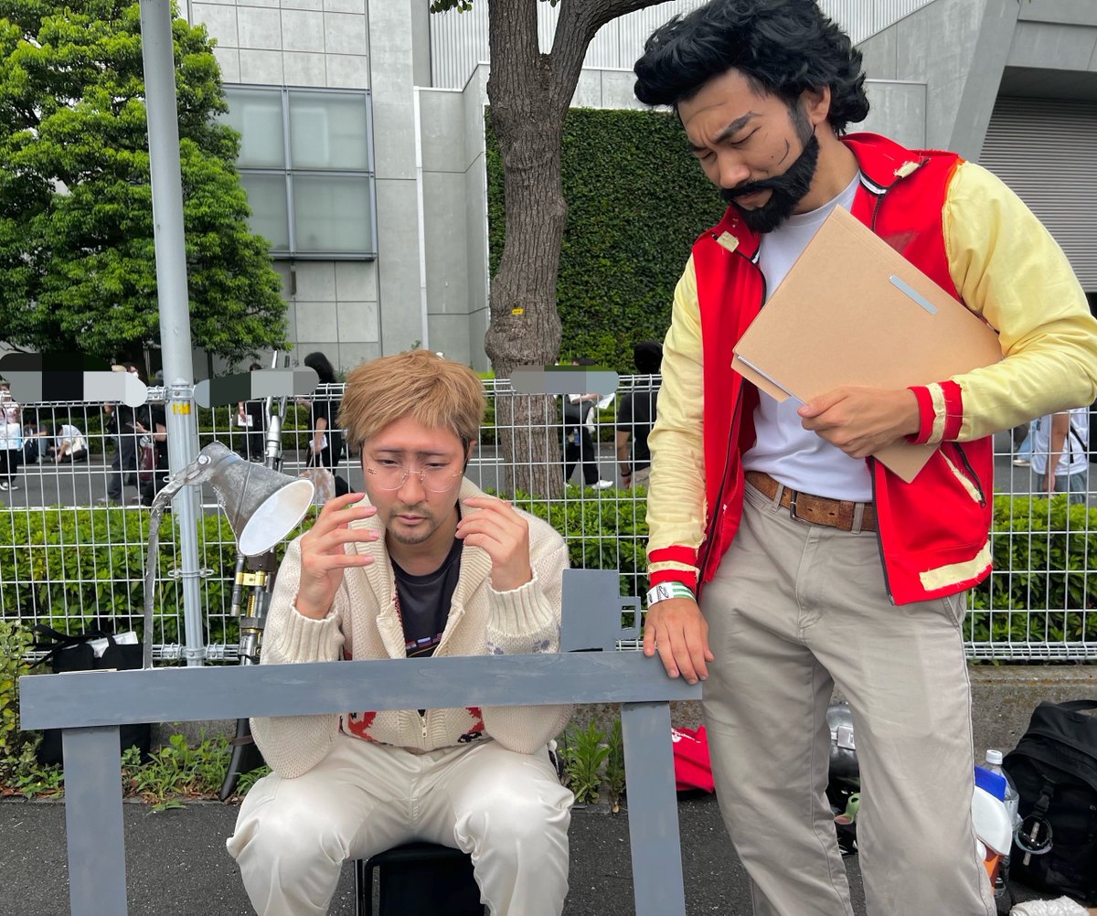 takeo1945's tweet photo. 今回イシカワで沢山の人を疑似体験取調をできたので良かったです､突発でこういう作品別コラボができるのがコミケの強い所だなぁと改めて感じました｡お付き合い頂き感謝🙏
#C108
#C108コスプレ 
#C108_cos https://t.co/nGBvfHUDeQ