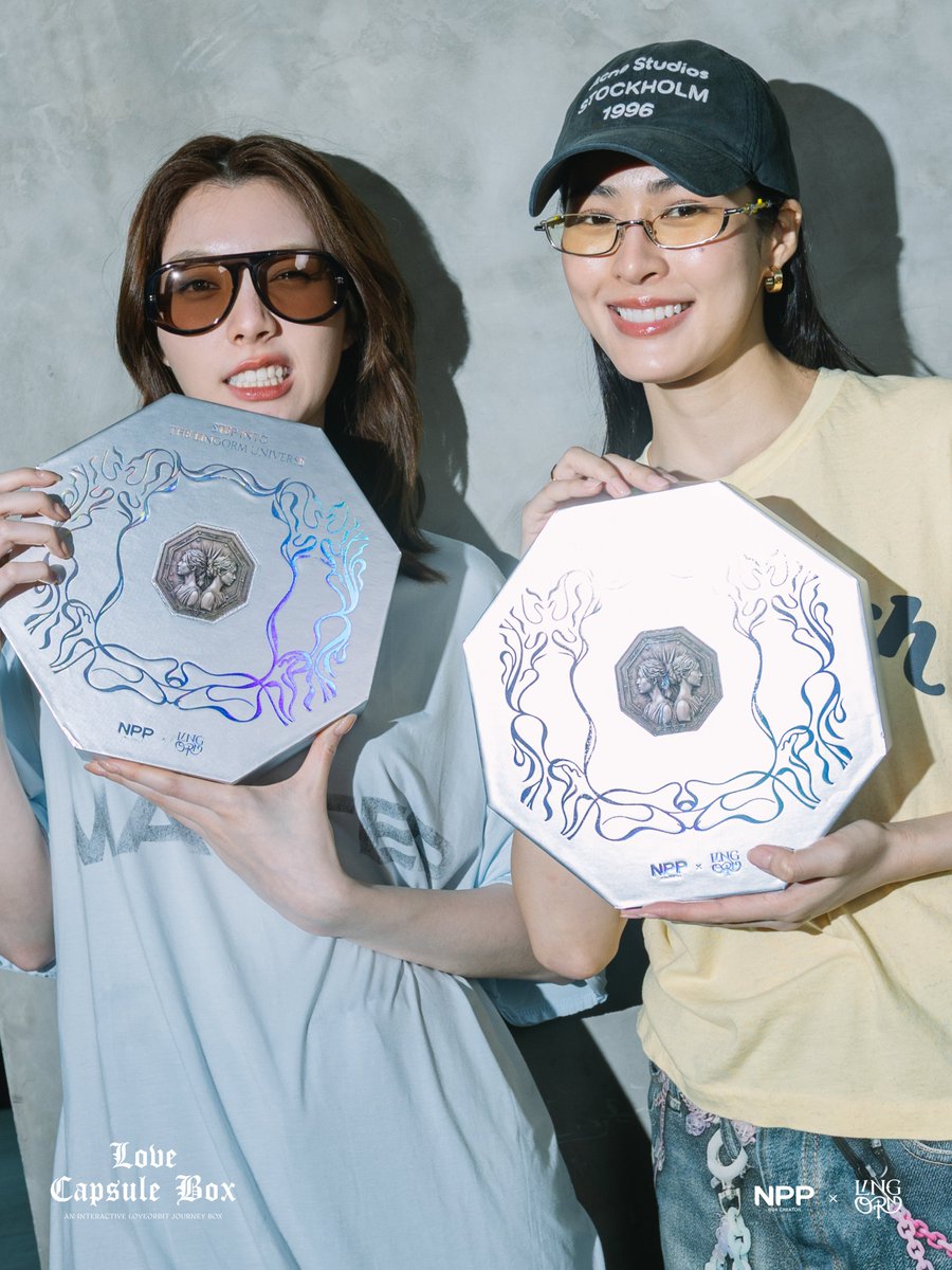 NPPBOX's tweet photo. ONE LAST CHANCE
TO KEEP OUR 
JOURNEY FOREVER. 💜

เหลืออีก 1 วันสุดท้าย
ก่อนปิดรอบ PRE-ORDER

เก็บทุกบท ทุกเรื่องราว และทุกความทรงจำ
ของจักรวาล LOVEORBIT ไว้ เพื่อกลับมา
ออกเดินทางกับพี่หลิง & น้องออมได้ตลอดไป 🌌✨

สั่งซื้อสินค้า #NPPxLINGORM
“LOVE CAPSULE BOX” 💜⏳📦
An Interactive Loveorbit Journey Box
📍 https://t.co/ZhlqItZAah

PRICE: 2,490 THB.
(1 กล่องได้ทั้ง 4 CHAPTERS)

🗓️ พรีออเดอร์ได้ตั้งแต่
วันที่ 3 ส.ค. - 18 ส.ค. 2569

📦 เริ่มจัดส่งภายใน
วันที่ 18 ต.ค. 2569 เป็นต้นไป

*All designs showcased
in this collection are exclusively
co-created by #LingOrm

#NPP_LOVEORBIT
#NPPBOX #หลิงออม
#COCREATEDWITHNPPBOX