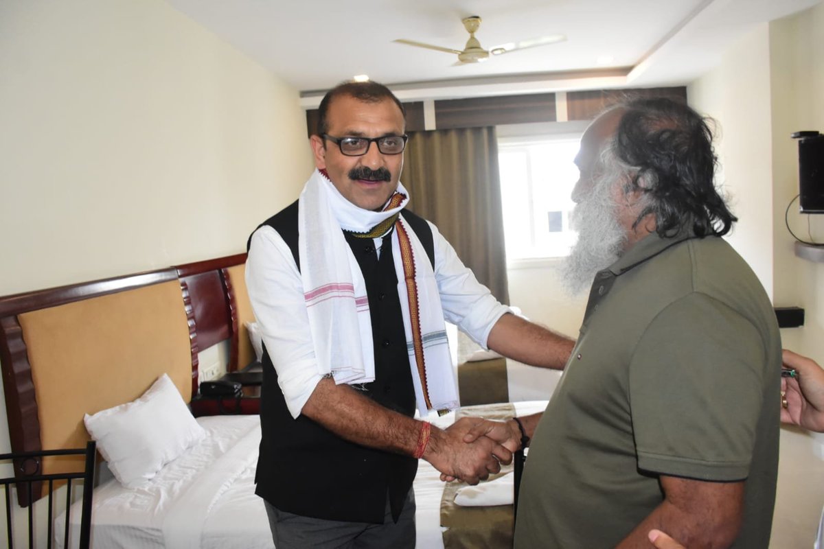 Congress4TS's tweet photo. Sangareddy DCC President Appointment: Opinion Collection Begins

సంగారెడ్డి డీసీసీ అధ్యక్షుడి నియామకానికి అభిప్రాయ సేకరణ ప్రారంభం

సంగారెడ్డిలో డీసీసీ అధ్యక్షుడి నియామకం కోసం ఏఐసీసీ పరిశీలకులు దీపక్ రాథోడ్ గారు, టీపీసీసీ పరిశీలకులు శ్రీనుబాబు గారు, రియాజ్ గారు, నెరేళ్ల శారద గారు అభిప్రాయ సేకరణ ప్రారంభించారు. 

ఈ కార్యక్రమంలో టీపీసీసీ వర్కింగ్ ప్రెసిడెంట్, సంగారెడ్డి ఇంచార్జ్ జగ్గారెడ్డి గారు పాల్గొని తన అభిప్రాయాన్ని వ్యక్తం చేశారు.

Opinion collection for the appointment of Sangareddy DCC President has begun in Sangareddy, with AICC observer Deepak Rathod and TPCC observers Srinubabu, Riyaz and Nerella Sharada participating. 

TPCC Working President and Sangareddy In-charge Jagga Reddy also participated and shared his opinion.

#Sangareddy #Congress
🔹@ImJaggaReddy