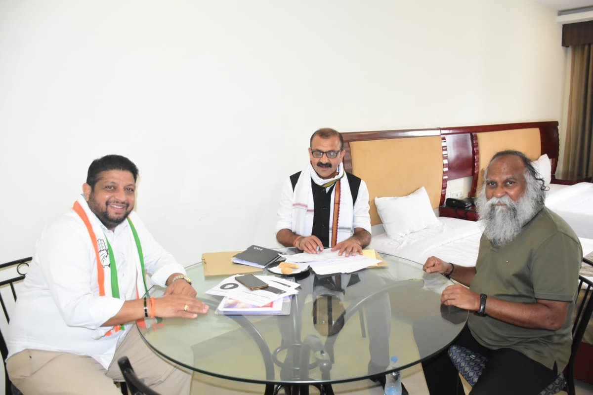 Congress4TS's tweet photo. Sangareddy DCC President Appointment: Opinion Collection Begins

సంగారెడ్డి డీసీసీ అధ్యక్షుడి నియామకానికి అభిప్రాయ సేకరణ ప్రారంభం

సంగారెడ్డిలో డీసీసీ అధ్యక్షుడి నియామకం కోసం ఏఐసీసీ పరిశీలకులు దీపక్ రాథోడ్ గారు, టీపీసీసీ పరిశీలకులు శ్రీనుబాబు గారు, రియాజ్ గారు, నెరేళ్ల శారద గారు అభిప్రాయ సేకరణ ప్రారంభించారు. 

ఈ కార్యక్రమంలో టీపీసీసీ వర్కింగ్ ప్రెసిడెంట్, సంగారెడ్డి ఇంచార్జ్ జగ్గారెడ్డి గారు పాల్గొని తన అభిప్రాయాన్ని వ్యక్తం చేశారు.

Opinion collection for the appointment of Sangareddy DCC President has begun in Sangareddy, with AICC observer Deepak Rathod and TPCC observers Srinubabu, Riyaz and Nerella Sharada participating. 

TPCC Working President and Sangareddy In-charge Jagga Reddy also participated and shared his opinion.

#Sangareddy #Congress
🔹@ImJaggaReddy
