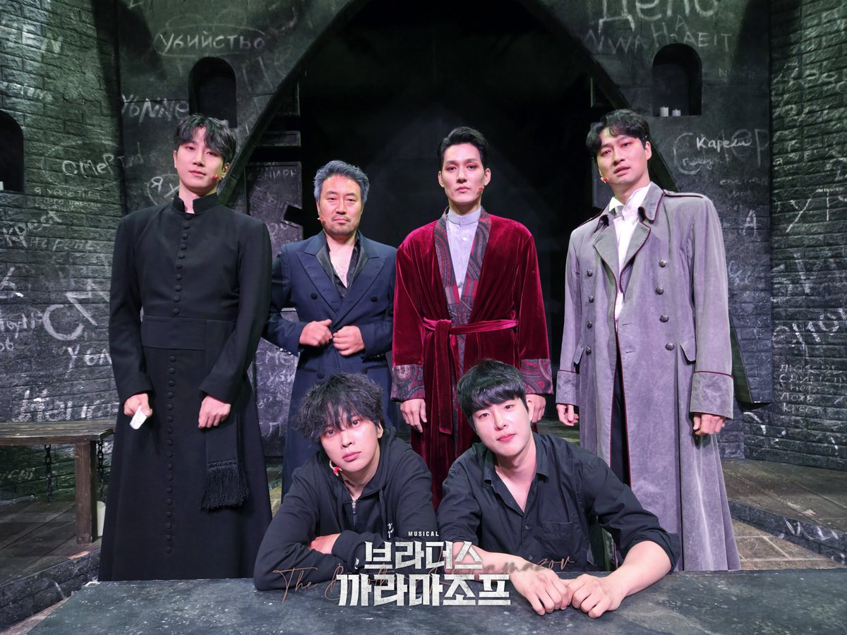 orchardmusical's tweet photo. 뮤지컬 #브라더스까라마조프

🥀 단체사진 공개

8월 17일 월요일 18시, 오늘의 까라마조프가.

표도르 파블로비치 까라마조프 ㅣ 김주호
드미트리 표도르비치 까라마조프 ㅣ 조풍래
이반 표도르비치 까라마조프 ㅣ 안재영
알렉세이 표도르비치 까라마조프 ㅣ 이선우
스메르쟈코프 ㅣ 최석진
피아니스트 ㅣ 양찬영

우리 몸에 살고 있는 폭풍
𝐌𝐔𝐒𝐈𝐂𝐀𝐋 𝐁𝐑𝐎𝐓𝐇𝐄𝐑𝐒 𝐊𝐀𝐑𝐀𝐌𝐀𝐙𝐎𝐕
𝟐𝟎𝟐𝟔.𝟎𝟓.𝟏𝟐-𝟎𝟗.𝟎𝟔
NOL 씨어터 대학로 우리투자증권홀