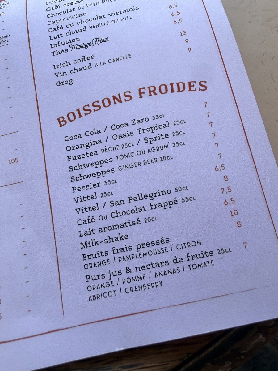 cdesplaces's tweet photo. Un café assez quelconque Place de Clichy
Un quart Vittel en terrasse : 6,50€
Et le reste à l’avenant.
S’en souvenir quand certains bistrotiers parisiens iront se plaindre dans les médias d’être désertés et qu’ils voient des clients siroter des boissons au fast food d’en face….(certes dans une ambiance de fast food)
