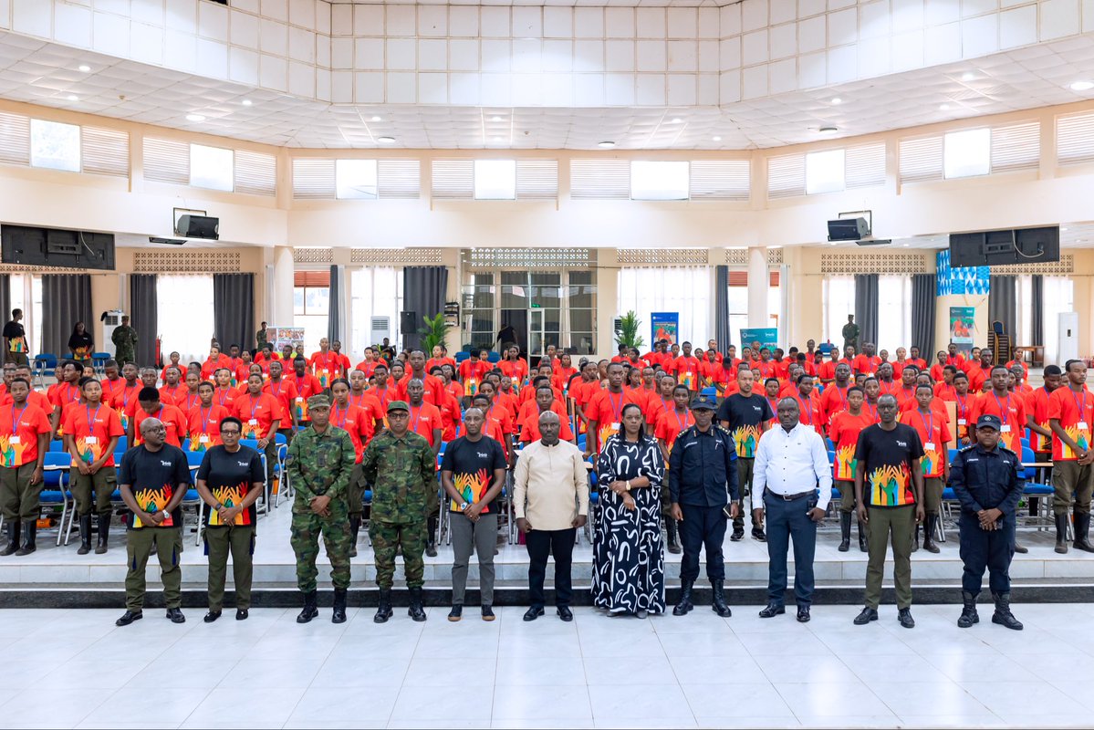 isangostar's tweet photo. Iri torero ryahuje urubyiruko 237, rurimo abanyeshuri basoje amashuri yisumbuye mu mwaka wa 2025–2026 bize amasomo babifashijwemo n'Umushinga #EdifiedGeneration ndetse harimo n’urufite impano n’imishinga yo kwiteza imbere iterwa inkunga na Imbuto Foundation. https://t.co/kIWqYZY6Xp