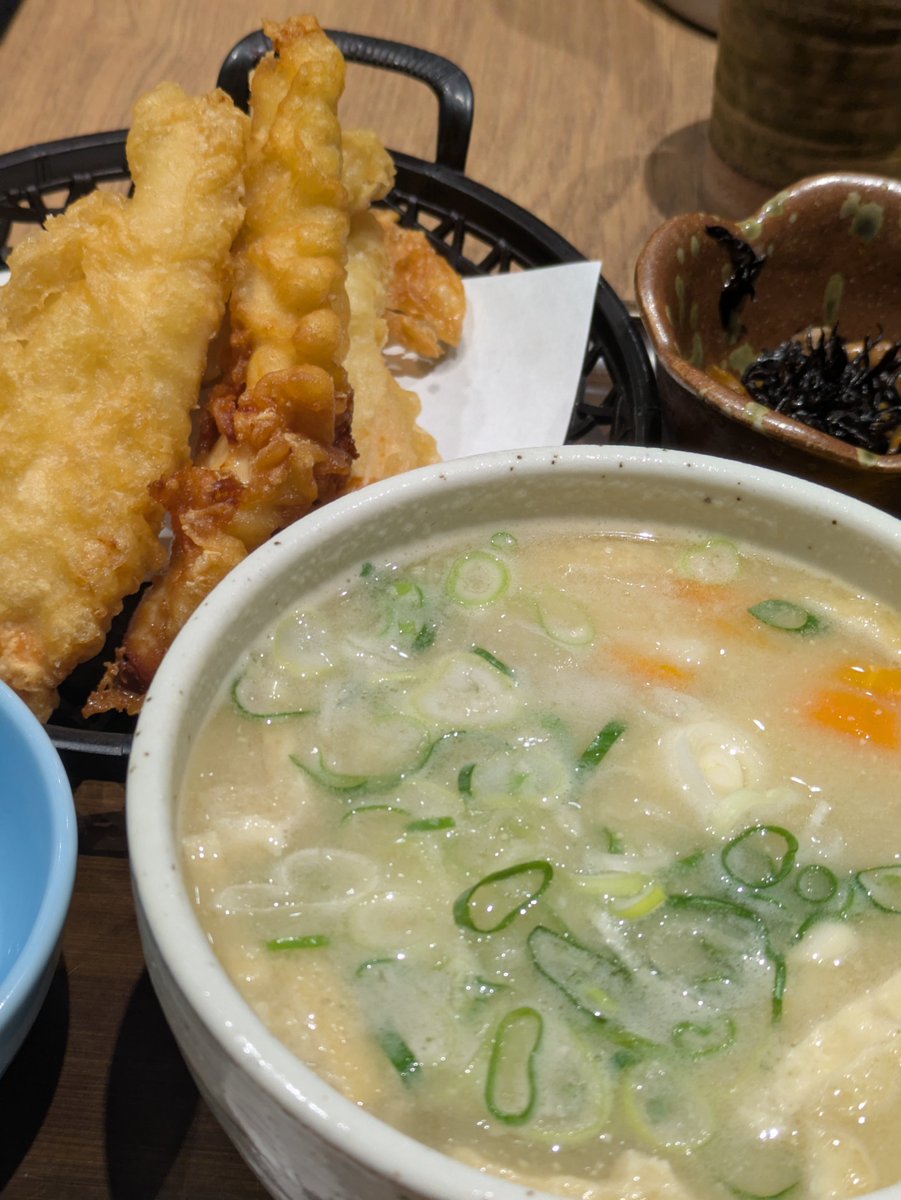 ocean7ingress's tweet photo. 夕ご飯は別府駅の豊後茶屋さんでとり天定食(お味噌汁はだんご汁変更)。
カリカリめのサクサク衣のとり天がとても��味しい。 https://t.co/7wJbRyScvj