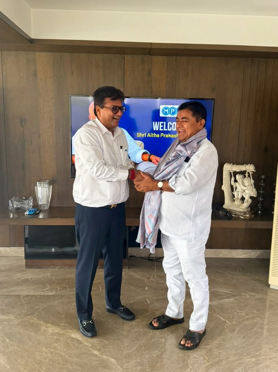 Mplvinod's tweet photo. Had an insightful interaction with #ShriAithaPrakashReddyGaru, Chairman of Telangana Trade Promotion Corporation Limited, on trade and business growth opportunities in Telangana.
#Telangana #TradePromotionCorporation #Leadership #MPLGroup https://t.co/sBXDdg9MFk
