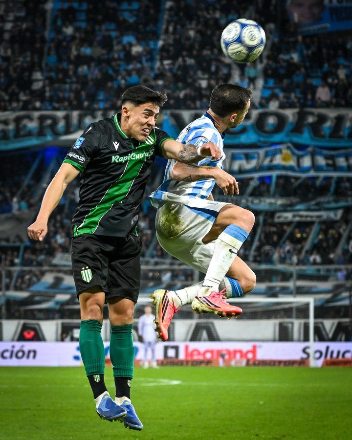 futboliza2com's tweet photo. Racing sigue en crisis
La Academia cayó 1-0 ante Banfield y sumó su tercera derrota consecutiva en el Clausura.
⚽ Alexander Machado marcó el único gol.
🔜 Racing buscará reaccionar ante Boca. https://t.co/tnRsXQx1IM 📸 Prensa de Clubes https://t.co/WNGnE3CDAI