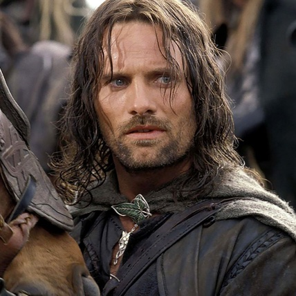 mayorcete's tweet photo. Aquí podemos ver el Aragorn de Jamie Dornan frente a la versión de Viggo Mortensen para El Señor de los Anillos.

La primera vez en mucho tiempo que veo un casting así de decente. https://t.co/jpt36BJpUY