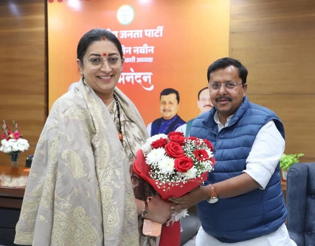 BjpAtulSingh's tweet photo. दीदी @smritiirani जी को भारत��य जनता पार्टी का राष्ट्रीय महासचिव बनने की बहुत बहुत बधाई और शुभकामनायें l https://t.co/9FKs1YbJPw