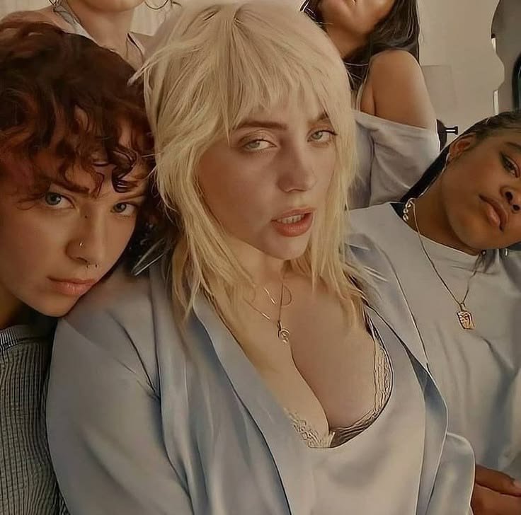 smrksie's tweet photo. sooo who wants to talk about tittie---billie eilish with me !!! https://t.co/mC2tsxXh2E