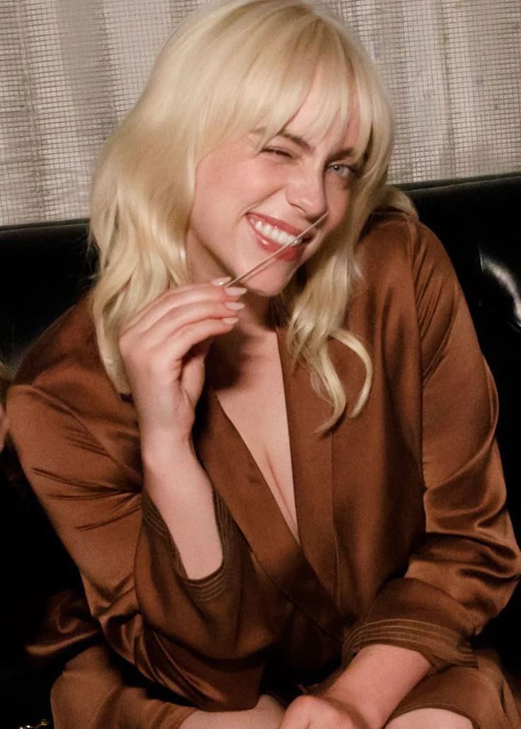 smrksie's tweet photo. sooo who wants to talk about tittie---billie eilish with me !!! https://t.co/mC2tsxXh2E
