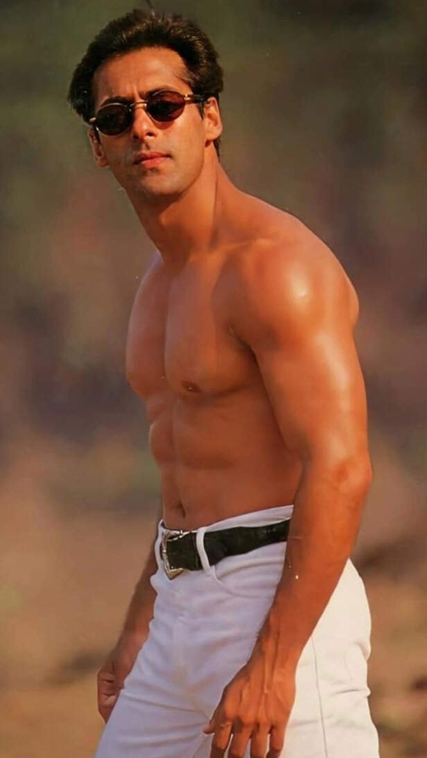 FilmFever8's tweet photo. The personality, the attitude, the aura — Salman Khan! 😎

A timeless screen presence that speaks louder than words. From his confidence to his effortless style, Bhai’s charisma is truly one of a kind. ❤️‍🔥

#SalmanKhan #Bhai #Bollywood #Personality #FilmFever https://t.co/gxTVu0rRko