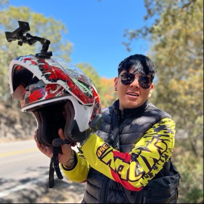 eldavster's tweet photo. #NuevaFotoDePerfil https://t.co/HsW4P36BUB