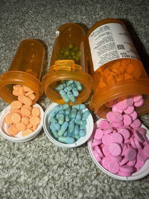 AslKaba12's tweet photo. feeling lucky today? 🤓Green tris and an awful load of addies 😤
#drugtwt #GHSP #TrendingNow #drugtwtlat #coketwt #geeker https://t.co/DAPa8qIqRb