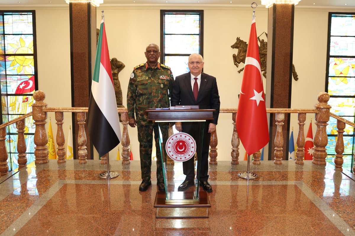 tcsavunma's tweet photo. Millî Savunma Bakanı Yaşar Güler, Genelkurmay Başkanı Orgeneral Selçuk Bayraktaroğlu’nun resmî davetlisi olarak Ankara’ya gelen Sudan Genelkurmay Başkanı Orgeneral Yasir Abdelrahman Hassan Elatta’yı kabul etti. 

Kabulde Orgeneral Selçuk Bayraktaroğlu da yer aldı. 

#MillîSavunmaBakanlığı
#YaşarGüler