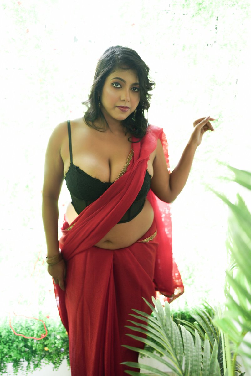 roohilive's tweet photo. Red saree shoot...
#roohiroy #kolkatamodel #sareefashion #sareeart https://t.co/TqI9kn0rum