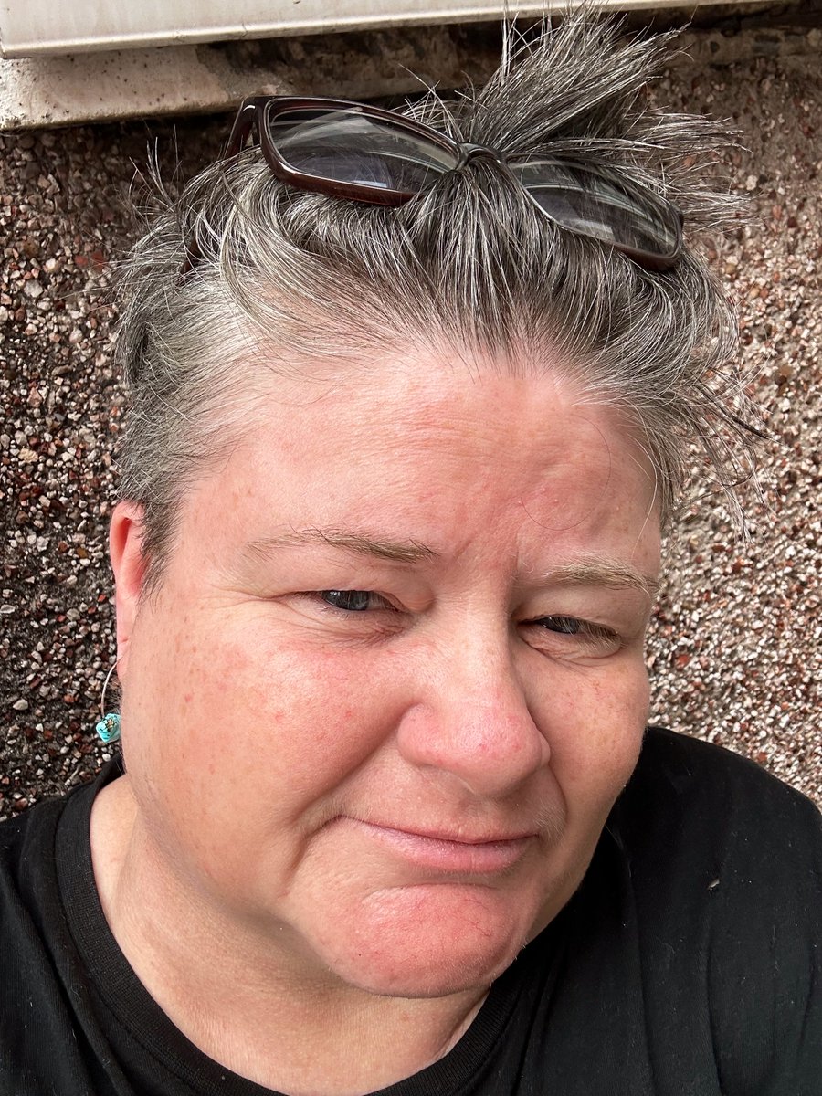 TentWitchCaz's tweet photo. I appear to be in my 'bird best era' 😉
Growing my short hair out is going to be fun! #blindoptimism 🤣 https://t.co/lKej6Anfe1