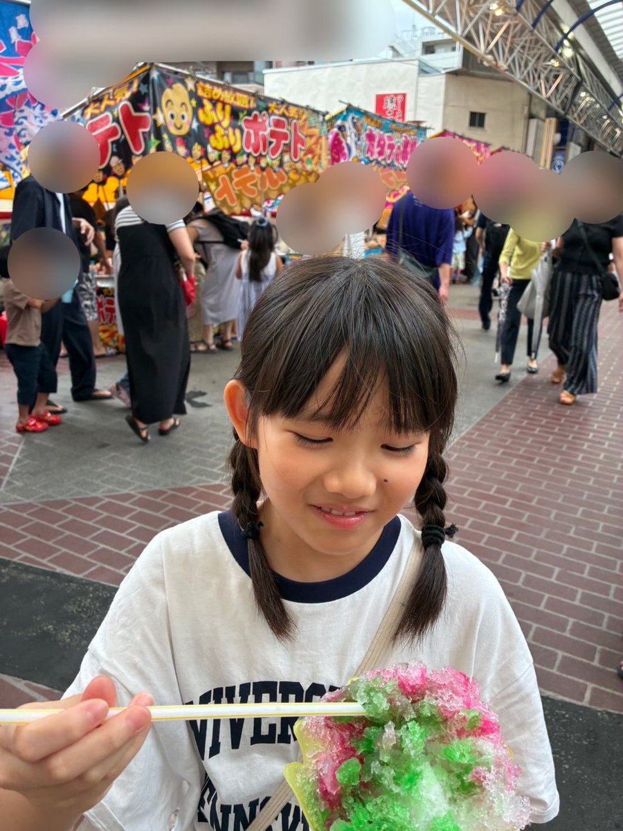 hiromatlogmat's tweet photo. カキ氷🍧縁日で食べたよ😁✨
金魚すくいも✌️

#カキ氷
#かき氷
#かき氷好き
#金魚すくい
#金魚
#縁日
#夏休み
#お盆
#三つ編み https://t.co/bLjWi7IsuL