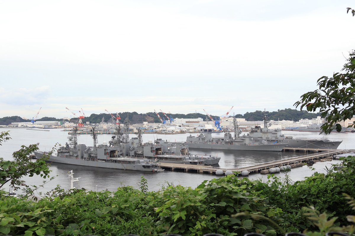 panaka_184's tweet photo. 約1年振りの鉄分摂取
時間的に軍港クルーズに乗れなかったのが悔しいけど、満足！ https://t.co/6vYf9bWlpi