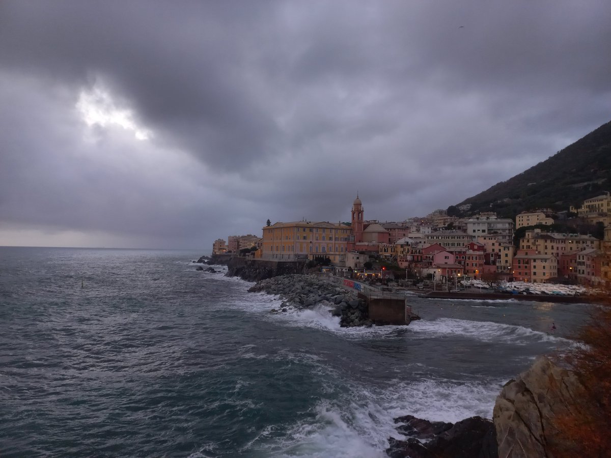 nmdr70's tweet photo. Stormlight by the sea https://t.co/B7ffgKdvLH