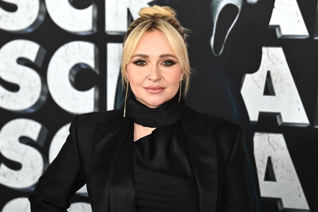 JBMAGA03's tweet photo. 💔 BREAKING: Actress Hayden Panettiere has died at just 36.

Best known for starring in Heroes and Nashville, along with roles in Remember the Titans and the Scream franchise.

Cause of death has not yet been revealed.

Absolutely heartbreaking. 36 is way too young.

Rest in peace, Hayden. 🙏