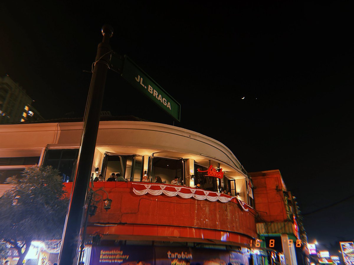 CFatresia's tweet photo. 🌙⭐️ under the same sky
  #moon #star https://t.co/oYINgX4fa0