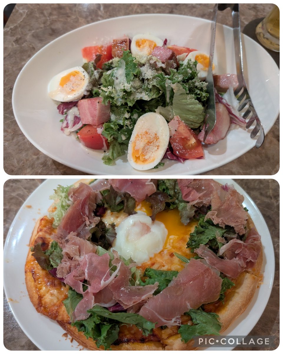 Astj0306's tweet photo. 先日食べたもの🥰ベーコンと卵のシーザーサラダ。生ハムとチーズのピッツァ・ビスマルク風。野菜、チーズ、卵、生ハム、ベーコンとたんぱく質が豊富でとても美味しかったです😊ビスマルク風とは上に半熟卵をのせる調理方法。 https://t.co/EmKqg5zkxM