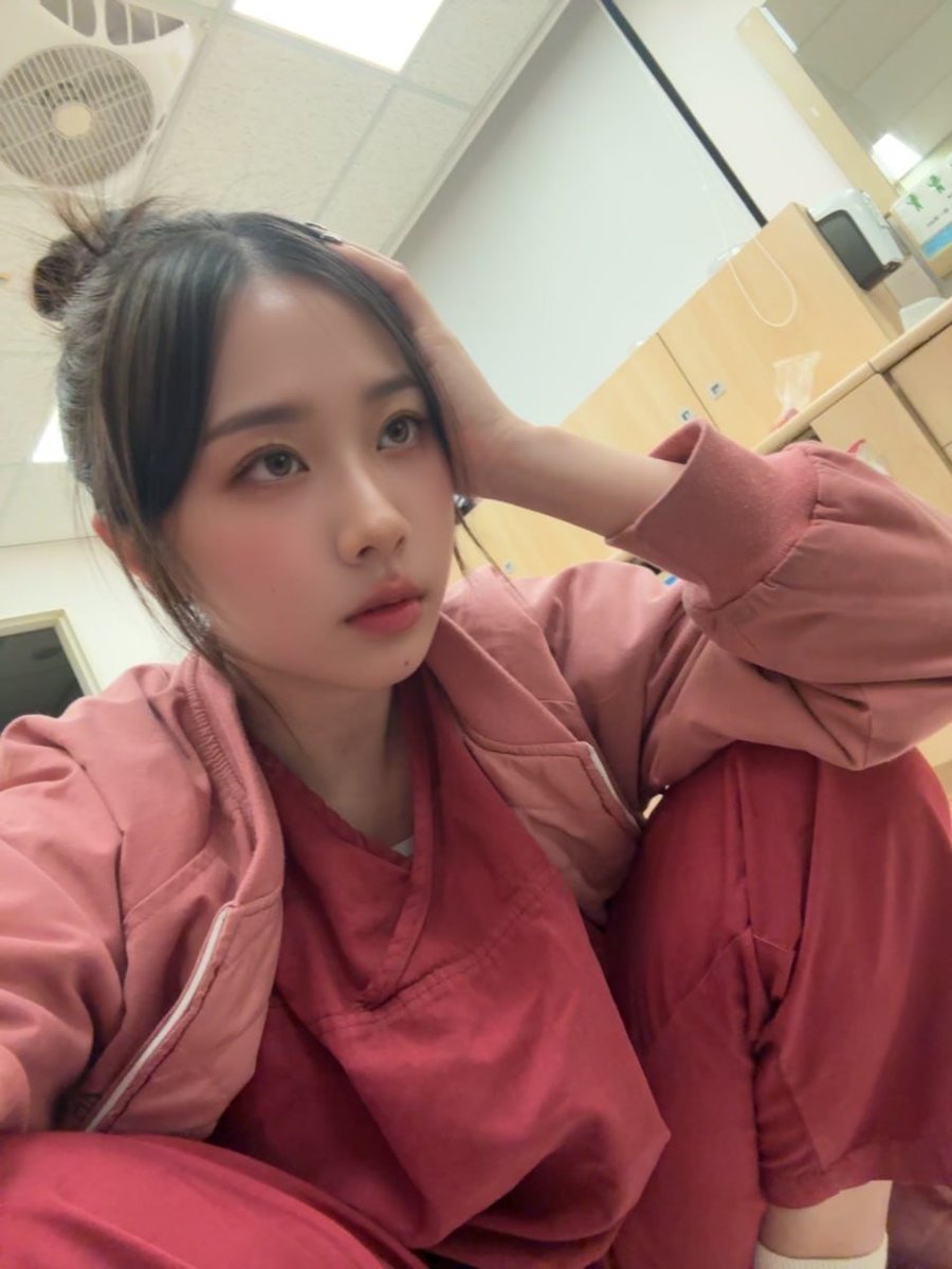 Grade475t_'s tweet photo. 護理師每天身上都是消毒水的味道

久了也習慣了

認真問
你會嫌棄嗎？
不嫌棄的點讚❤️
#護理師日常 https://t.co/6Sx1rKQ2he