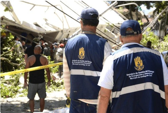 ElNacionalWeb's tweet photo. #ENOpinión Dos terremotos, dos Estados | Por Carolina Jaimes Branger  @cjaimesb 

Hay tragedias que no solo ponen a prueba a los gobiernos, sino que, además, ponen al descubierto la calidad de esos Estados. Como los terremotos. Tomemos, por ejemplo, los que han sacudido recientemente a Venezuela y Colombia.

Un terremoto, por supuesto, no pregunta quién gobierna. No distingue entre izquierda y derecha, entre oficialistas y opositores. No le importa quién ocupa el Palacio de Miraflores o la Casa de Nariño.

🔗Lea más en: https://t.co/asBULc8VmF