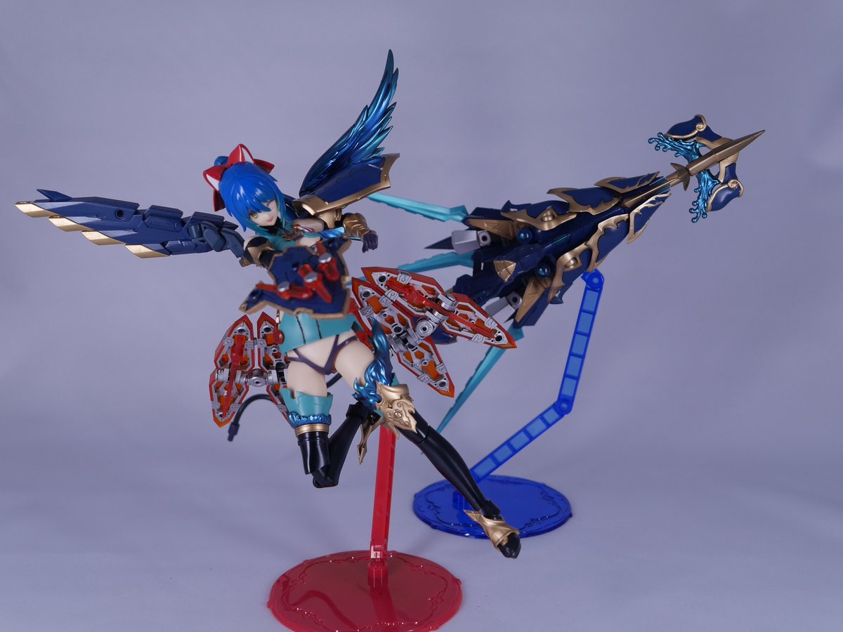 igunaiter4423's tweet photo. #アルカナディア #コトブキヤ #kotobukiya 
ベレム=ハスター　完成
 アルカナディア シャルメドとゼノアルマ トリクル デカポディアを中心にミキシングをしました。 

「敵を一撃で撃破する」というコンセプトでトリクル デカポディアを強大な槍の武器腕として突いても良し、射出しても良しの特殊武装としてまとめています。  

個人的に青色のシャルメドを見てみたかったので青を主体にしたカラーリングで仕上げました。