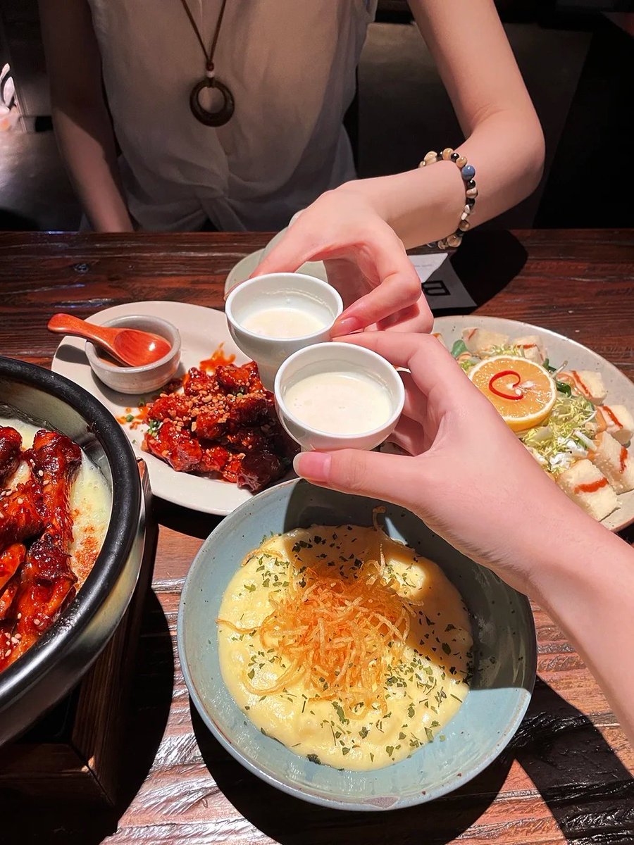 Bby0801's tweet photo. Drinking is a very important little thing.
All the recent trivialities of life seem to relax and simplify at this moment. https://t.co/iXaY2f9LPz