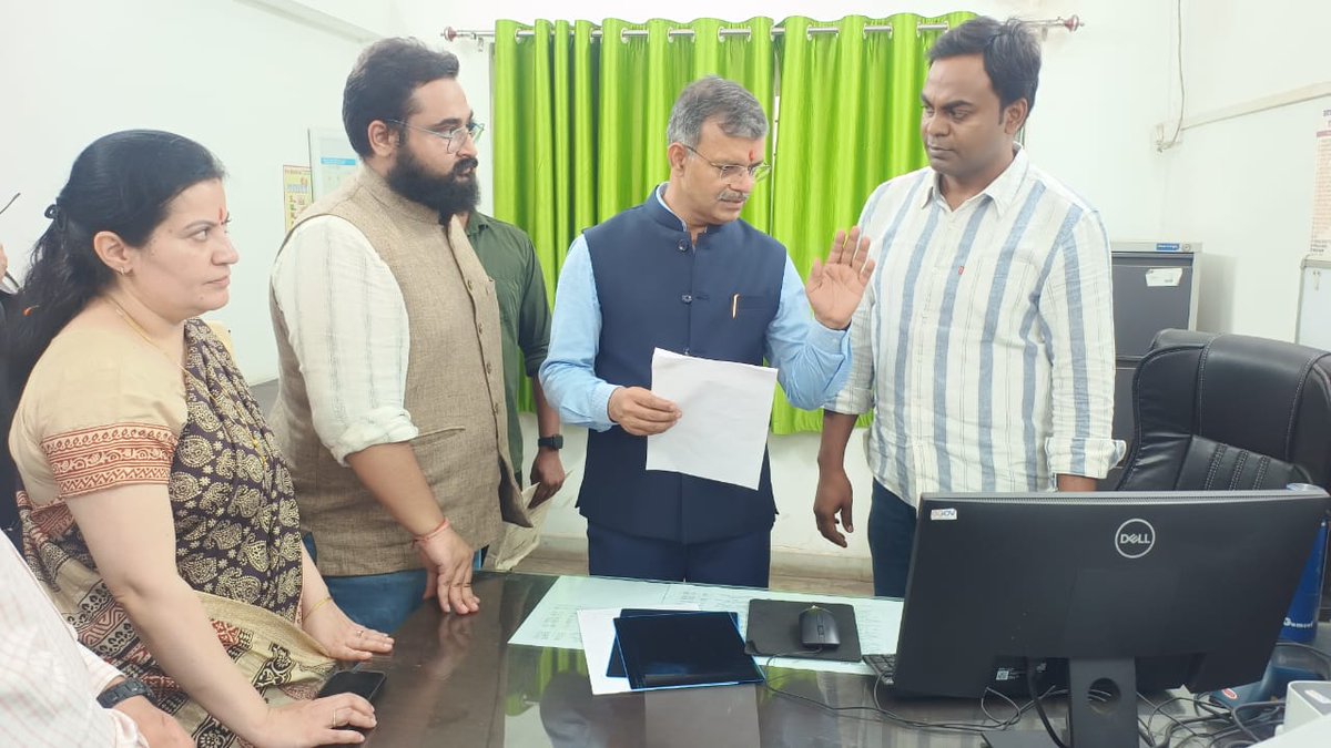 AyushmanNHA's tweet photo. डॉ. सुनील कुमार वर्णवाल @Sunil_Barnwal, CEO NHA ने डॉ. @PankajAroraNHA, डायरेक्टर NHA, डॉ. नेहा अरोड़ा, विशेष सचिव, झारखंड सरकार, श्री दिनेश कुमार यादव, स्टेट मिशन डायरेक्टर ABDM झारखण्ड एवं श्री ऋतु राज, उपायुक्त, रामगढ़ के साथ जिला अस्पताल, रामगढ़ का दौरा कर #PMJAY और #ABDM
1/3 https://t.co/NOiMnWTVA6