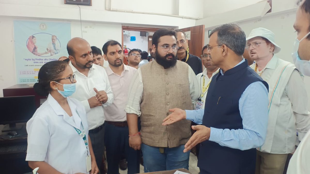 AyushmanNHA's tweet photo. डॉ. सुनील कुमार वर्णवाल @Sunil_Barnwal, CEO NHA ने डॉ. @PankajAroraNHA, डायरेक्टर NHA, डॉ. नेहा अरोड़ा, विशेष सचिव, झारखंड सरकार, श्री दिनेश कुमार यादव, स्टेट मिशन डायरेक्टर ABDM झारखण्ड एवं श्री ऋतु राज, उपायुक्त, रामगढ़ के साथ जिला अस्पताल, रामगढ़ का दौरा कर #PMJAY और #ABDM
1/3 https://t.co/NOiMnWTVA6