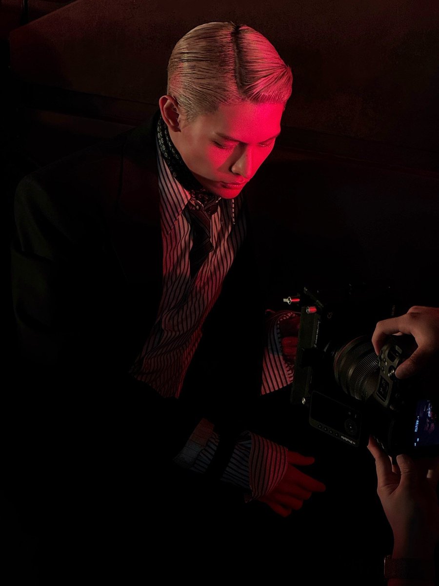 YUFA0N's tweet photo. in the darkness https://t.co/HHtlIZxyxC