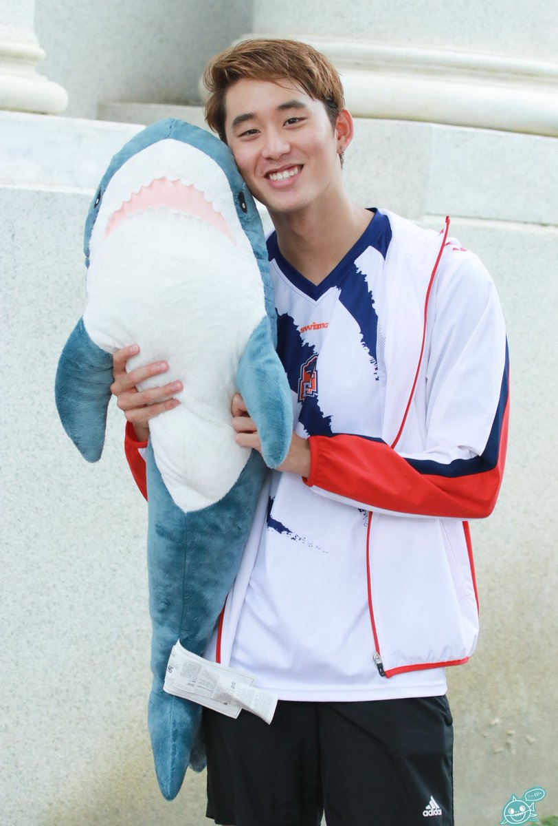 vonne_willest's tweet photo. #est_rvp with shark plushies 🦈

2020                                      2026 https://t.co/IlyGjOlWB1