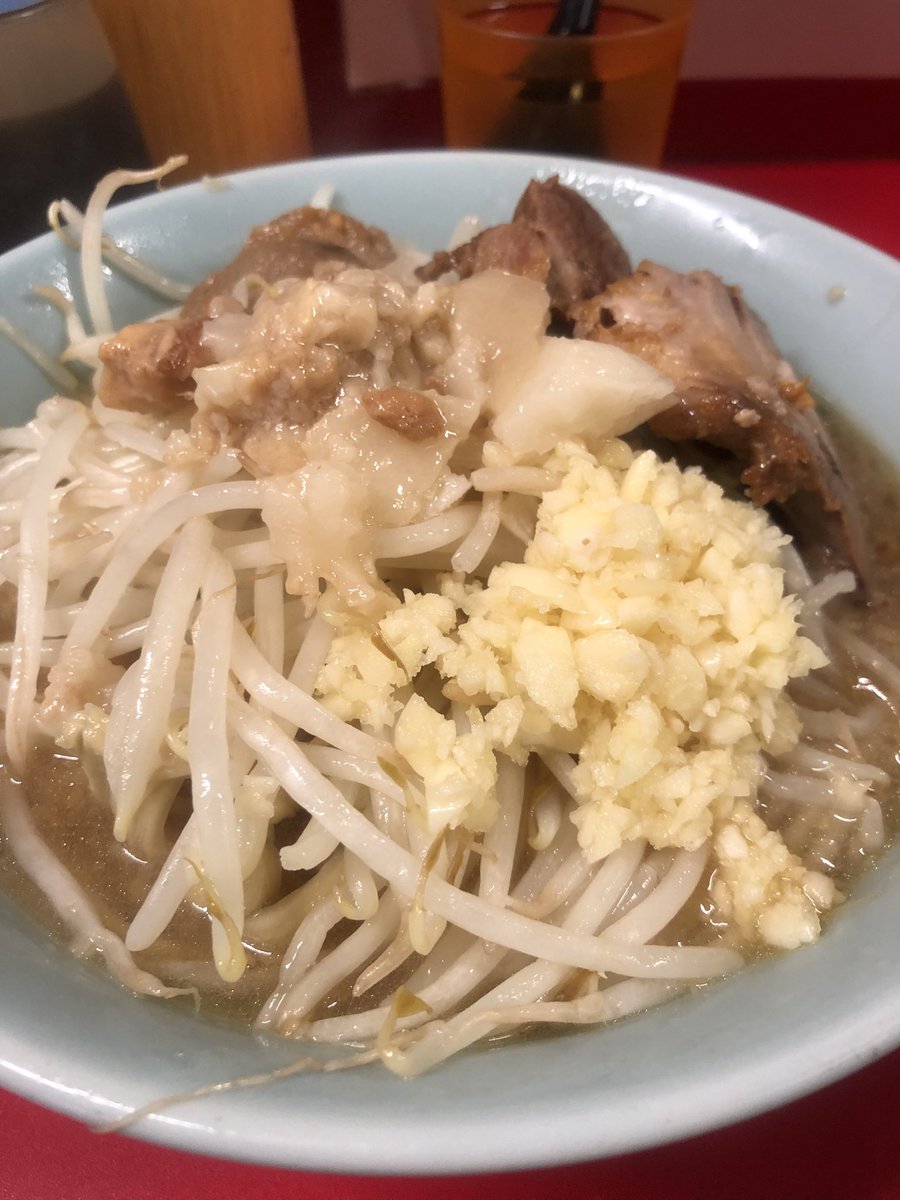 mio_wimps's tweet photo. ラーメン二郎@歌舞伎町店
歌舞伎町は優しい
2人連れだと並びになるように案内してくれるしコールも書いてある
数年ぶりに二郎食べたけどちゃんと食べきれたけど腹一杯
日��ってマシマシにしなくてほんと良かった https://t.co/XGVSt8LiNi