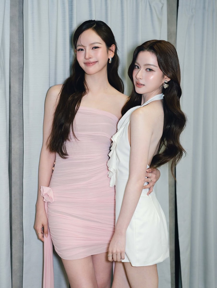 pprimii's tweet photo. Nycha has her arm around Prim's waist 😳😳😳😳😳😳😳😳OMG 

#primiily #nycha #nychaprim https://t.co/7LH6U9oXUs
