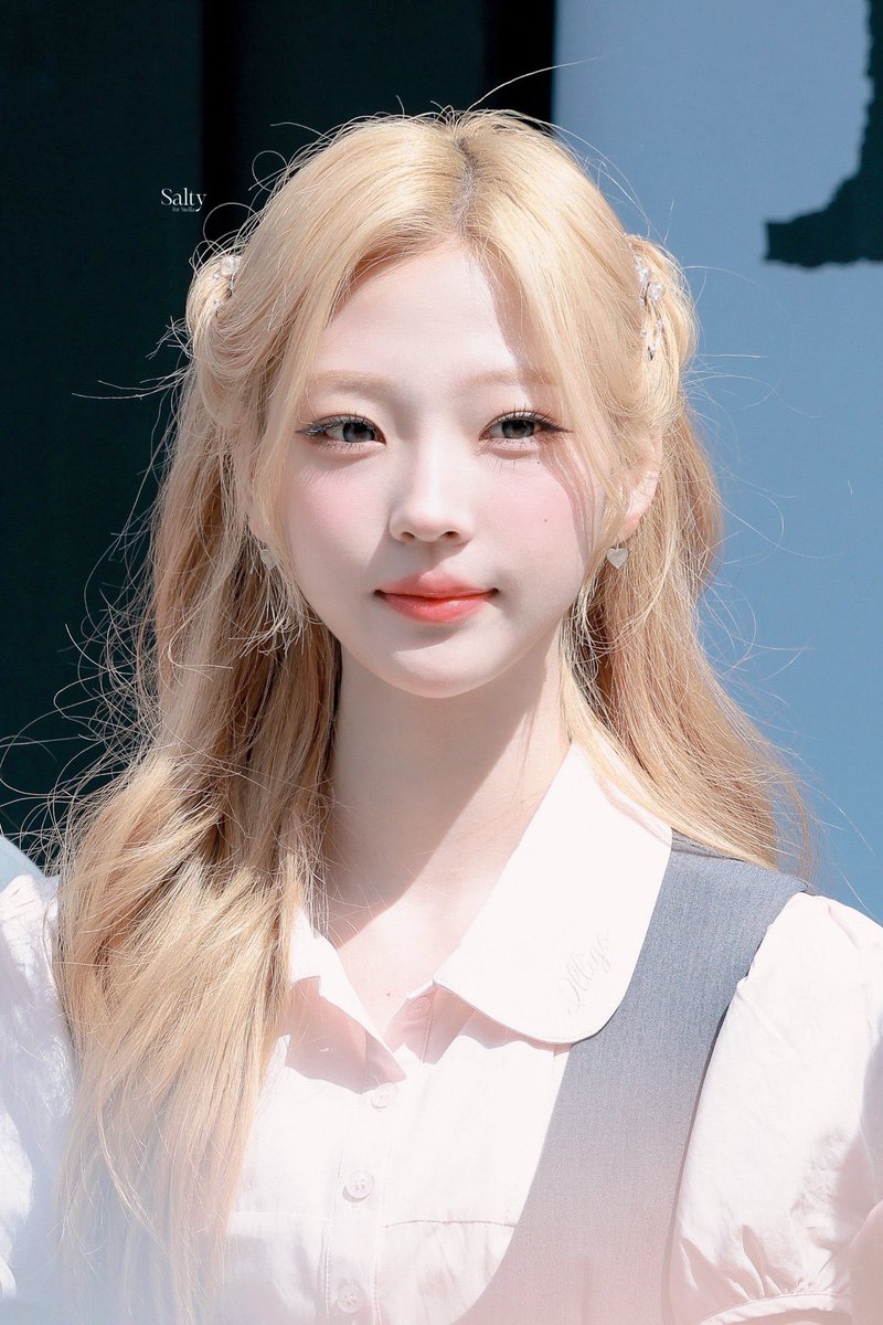 stellaxoll's tweet photo. 스텔라 공주님 행차하신 날 https://t.co/oNSwwq4fIr
