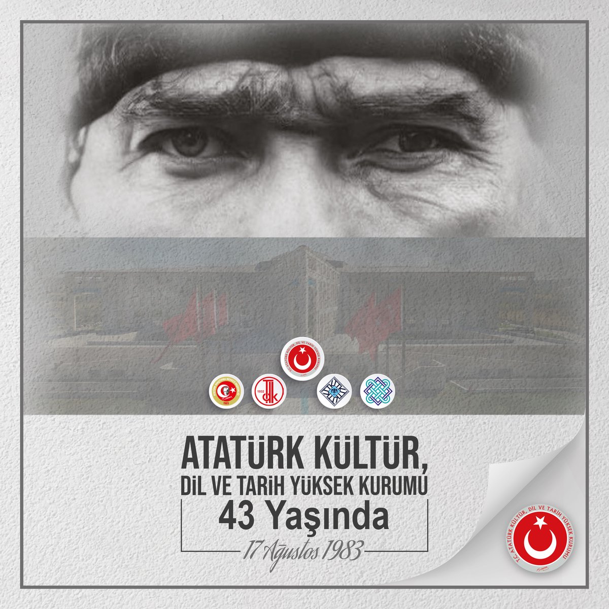 TcYuksekKurum's tweet photo. Türk dili, tarihi ve kültürünün araştırılması, korunması, geliştirilmesi ve gelecek kuşaklara aktarılması amacıyla 17 Ağustos 1983 tarihinde kurulan Atatürk Kültür, Dil ve Tarih Yüksek Kurumu ve bağlı kurumları (Atatürk Araştırma Merkezi, Türk Dil Kurumu, Türk Tarih Kurumu, Atatürk Kültür Merkezi) 43 yıldır köklü medeniyet birikimimizin bilimsel yöntemlerle incelenmesine ve yaşatılmasına katkı sunmaktadır.
Atatürk’ün “Türkiye Cumhuriyeti’nin temeli kültürdür” anlayışından aldığı ilhamla çalışmalarını sürdüren Yüksek Kurum; Türk dilinin ve tarihinin zenginliğinin ortaya çıkarılması, kültürel mirasımızın korunması ve bilimsel bilgi üretiminin desteklenmesi doğrultusunda önemli bir görev üstlenmektedir.
Geçmişten geleceğe uzanan bu köklü bilgi ve kültür yolculuğunda emeği geçen tüm bilim insanlarımızı ve çalışanlarımızı saygı ve şükranla anıyoruz.
Atatürk Kültür, Dil ve Tarih Yüksek Kurumunun 43. kuruluş yıl dönümü kutlu olsun.
@AtamBaskanlik @TDK_govtr @ttkgovtr @AKMB_govtr