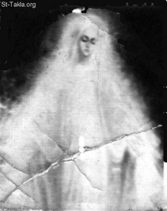 FightForMary's tweet photo. 🌹 HOLY MARY, MOTHER OF GOD 🌹

Real photograph of the Blessed Virgin Mary from Zeitoun, Egypt 1968-1971

1m witnesses.  Muslims, Jews, and atheists ALL saw Mary.  

Even the Egyptian government had to admit it was real.  

Google it.  Grok it.   Ave Maria. 💪 https://t.co/j3I3lfIF6c