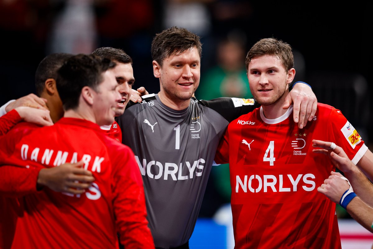 EHFEURO's tweet photo. ๐๐ฎ๐บ๐ถ๐น๐ ๐บ๐ฎ๐๐๐ฒ๐ฟ๐ at the #ehfeuro โ๐งโ๐ง Which sibling duo are you picking?! ๐ฅ #ehfeuro2026 #handball #hรฅndball https://t.co/WU9Y7zNdup