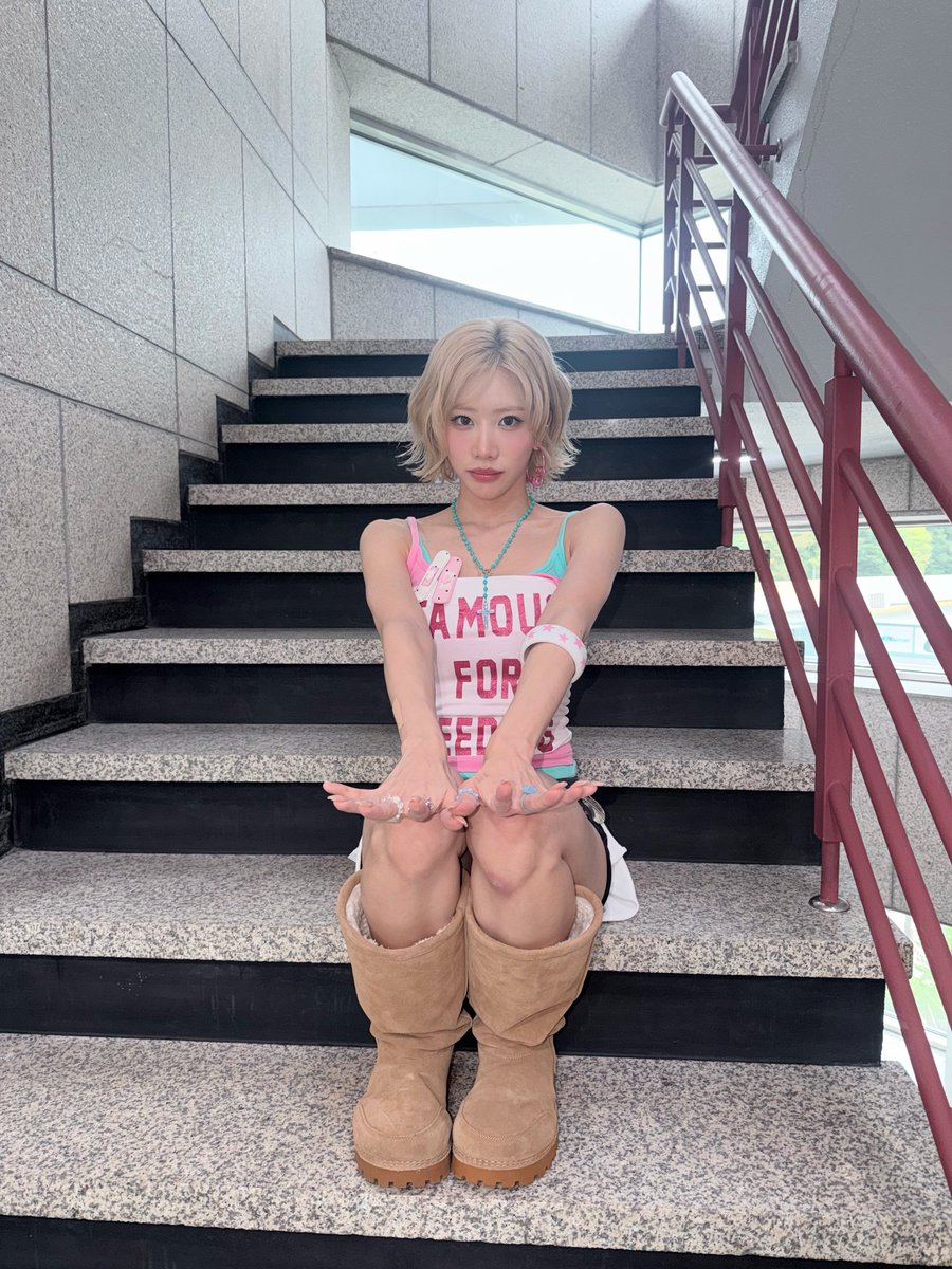 orrery_nim's tweet photo. Kim Lip Instagram post https://t.co/3Ay3R8rped
