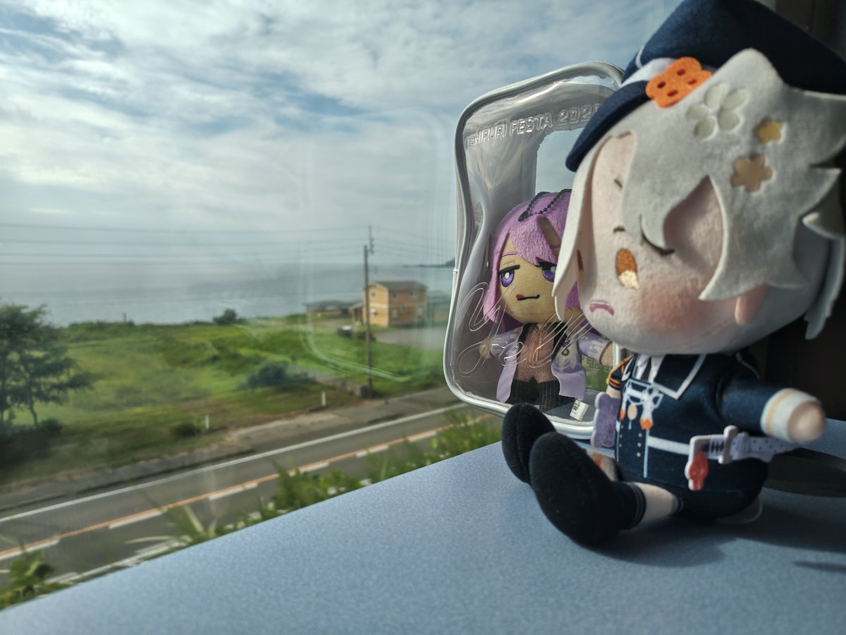 chu_tyon's tweet photo. いなほのグリーン車に展望席みたいな所があったので…ぬいと戯れ(⁠≧⁠▽⁠≦⁠)

海を見て仲���深めたむっくんと五虎ちゃんでした(⁠ ⁠ꈍ⁠ᴗ⁠ꈍ⁠) https://t.co/SAn60Bls36