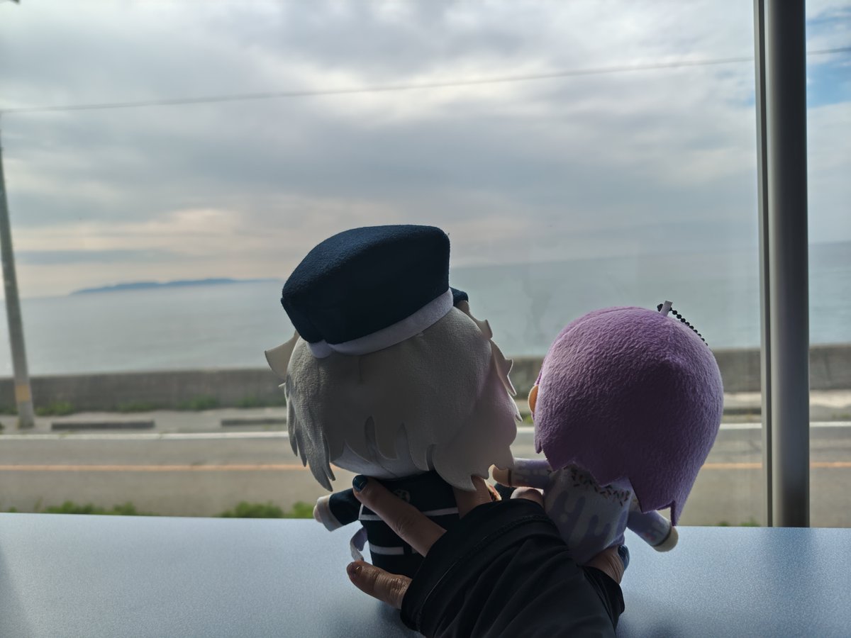 chu_tyon's tweet photo. いなほのグリーン車に展望席みたいな所があったので…ぬいと戯れ(⁠≧⁠▽⁠≦⁠)

海を見て仲���深めたむっくんと五虎ちゃんでした(⁠ ⁠ꈍ⁠ᴗ⁠ꈍ⁠) https://t.co/SAn60Bls36